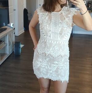 Mini lace white dress